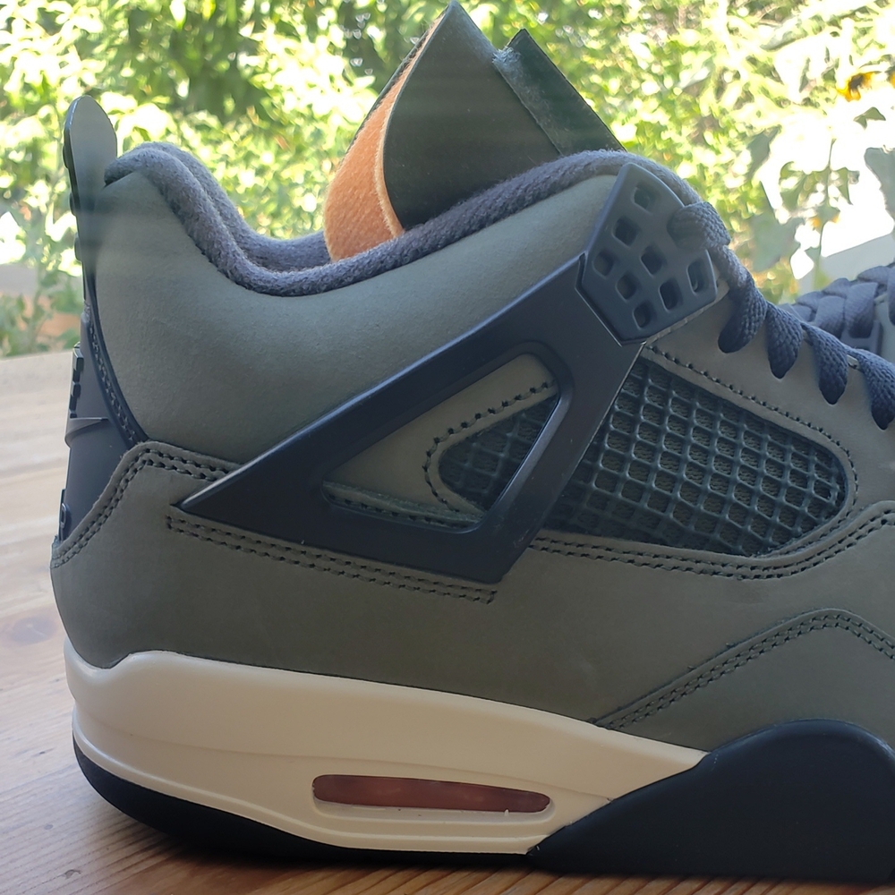 Jordan 4 Undefeated Size 9.5